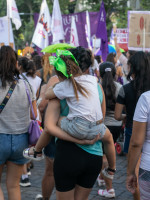 En un mundo de reacción conservadora y patriarcal, los feminismos salen a la calle 