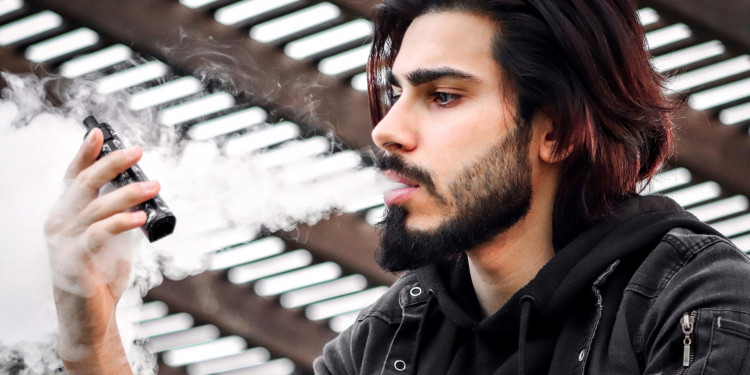 Preocupa que vapeadores y cigarrillos electrónicos tengan una sola advertencia sobre efectos en la salud