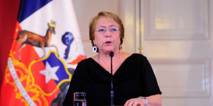 Bachelet, a días de dejar el poder, busca reformar la Constitución chilena