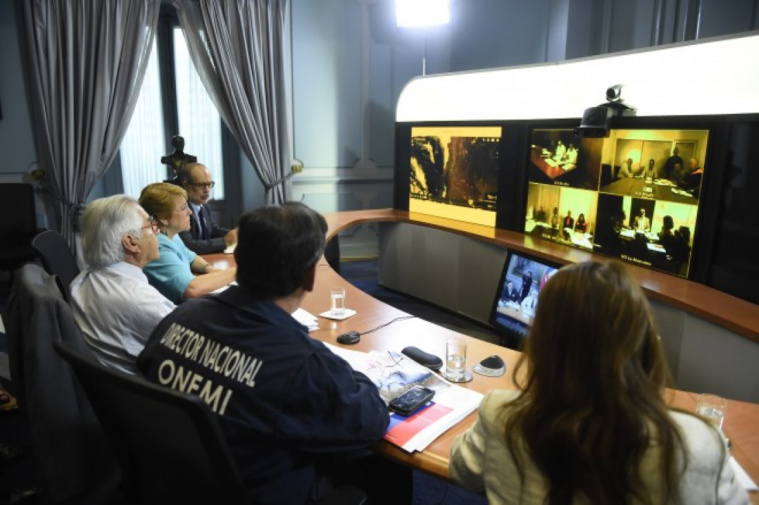 Bachelet dijo que se van controlando los focos de fuego