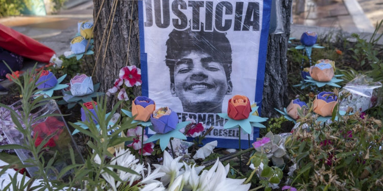 A tres años del crimen de Fernando, sus padres encabezaron el homenaje en Dolores 