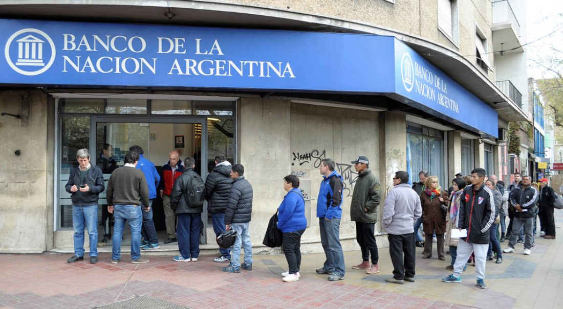 Paritaria sin resolver: bancos atenderán al público sólo hasta las 12