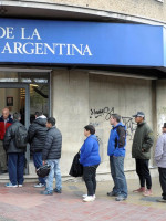 Paritaria sin resolver: bancos atenderán al público sólo hasta las 12