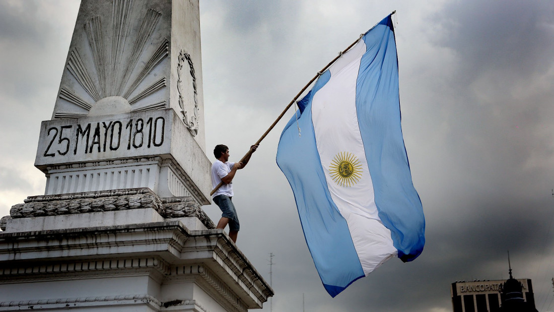 Por qué no se puede lavar la bandera nacional