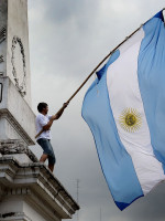 Por qué no se puede lavar la bandera nacional