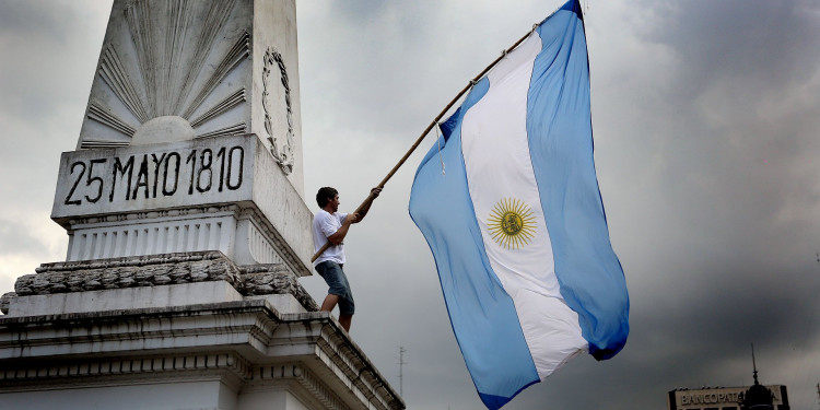 Por qué no se puede lavar la bandera nacional