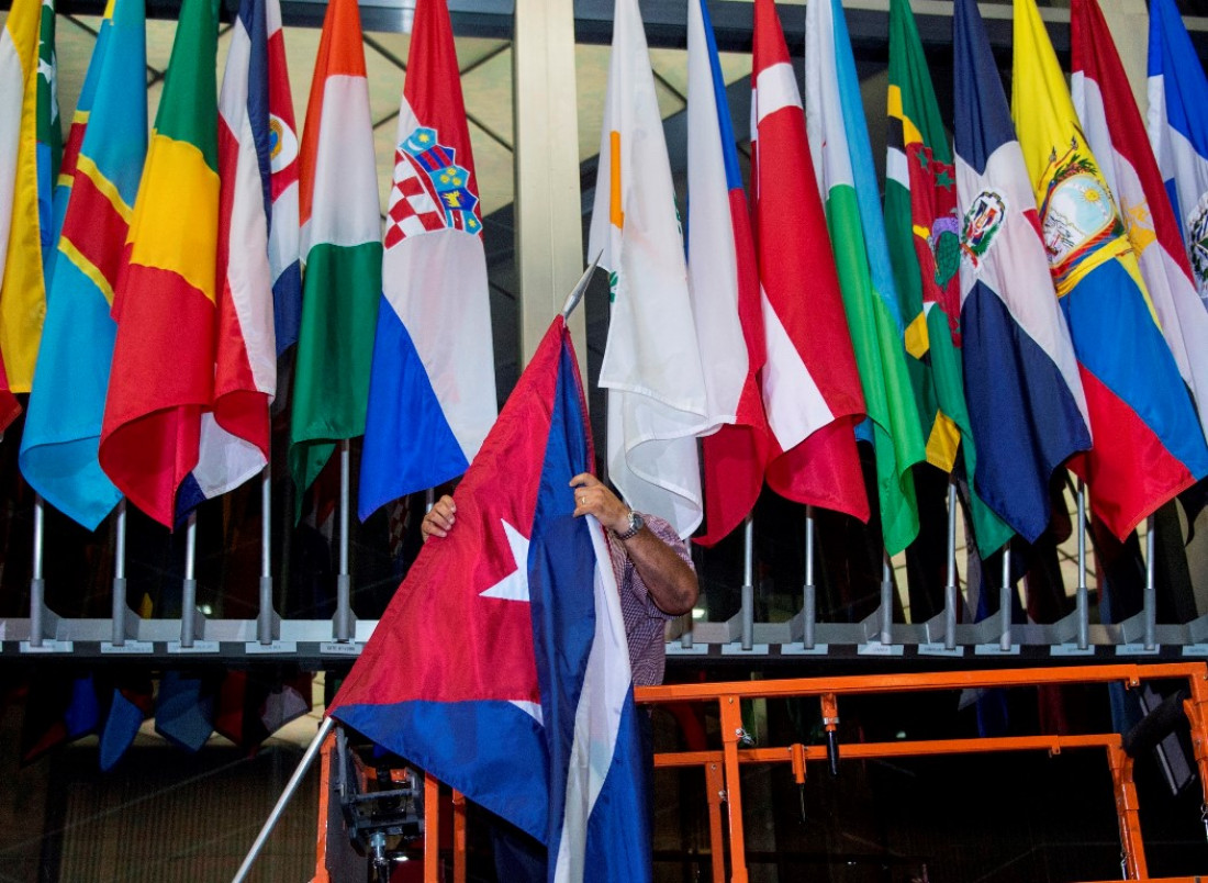 La bandera cubana ya ondea en el departamento de Estado de EE.UU.