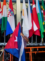 La bandera cubana ya ondea en el departamento de Estado de EE.UU.