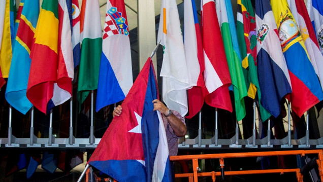 imagen La bandera cubana ya ondea en el departamento de Estado de EE.UU.