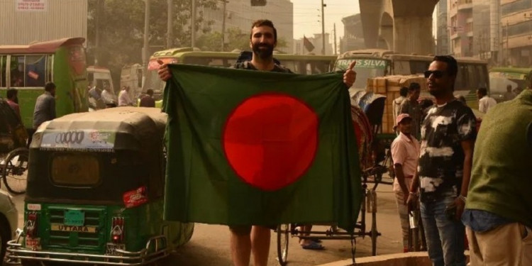 "El amor de Bangladesh por los colores argentinos no se ve en todos lados"