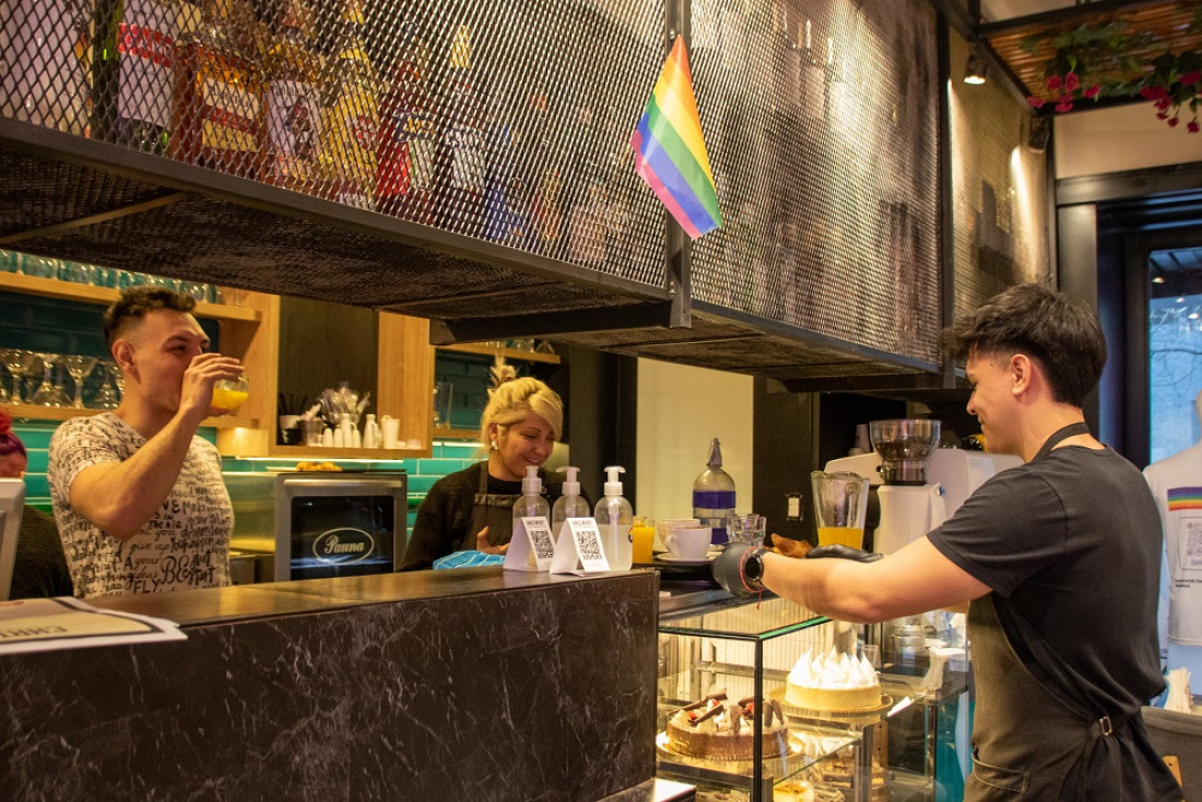 Mendoza tiene su primer café comprometido con los derechos laborales de la comunidad LGBTIQ+