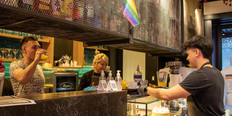 Mendoza tiene su primer café comprometido con los derechos laborales de la comunidad LGBTIQ+