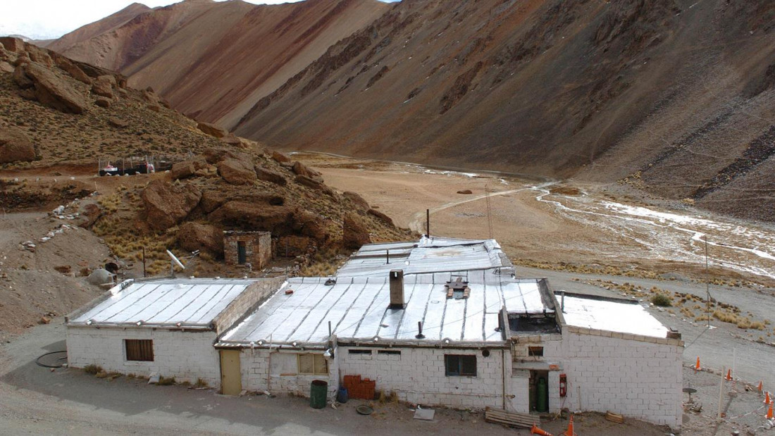 Multaron a la Barrick por el derrame en Veladero