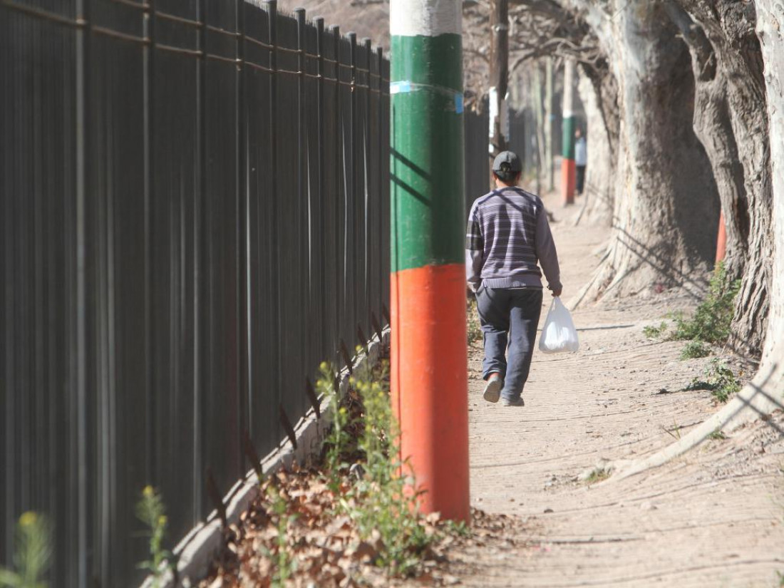 Guaymallén quiere multar a barrios que construyeron una reja de seguridad
