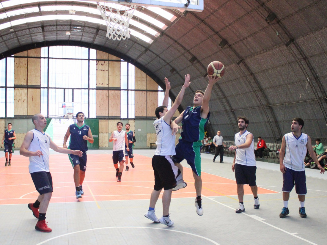 BASQUET MASCULINO: LA UNCUYO A LA FINAL