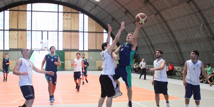 BASQUET MASCULINO: LA UNCUYO A LA FINAL