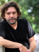 Sebastián Basualdo: "La niñez se termina cuando te obligan a jugar el juego de otros"