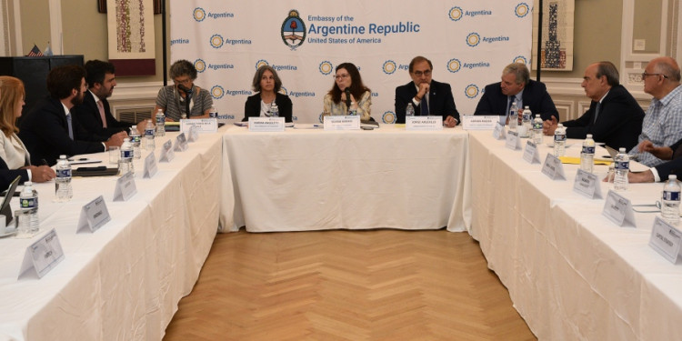 Batakis habló ante analistas de Wall Street y afirmó que tiene respaldo político para tomar nuevas medidas 