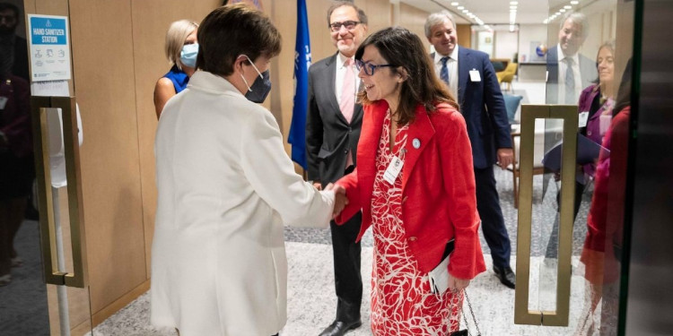 Batakis en Estados Unidos: elogios del FMI, financiamiento del Banco Mundial y encuentro con empresarios
