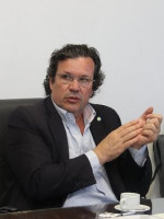 Tristán Bauer visitó la UNCuyo