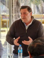 Omar Parisi: "Es una vergüenza lo que cobran los municipales, menos que un plan social"