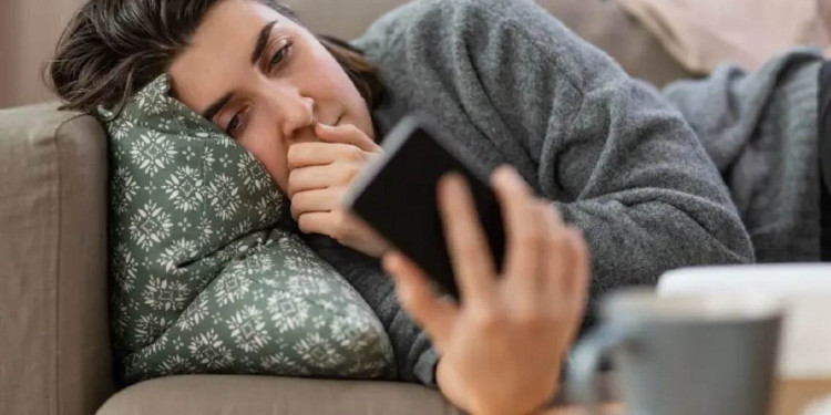 Doomscrolling: ¿por qué no podés dejar de "scrollear" en redes sociales?