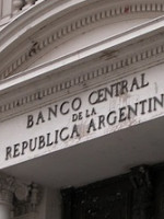 El Banco Central simplifica el mercado cambiario y elimina normas remanentes del cepo