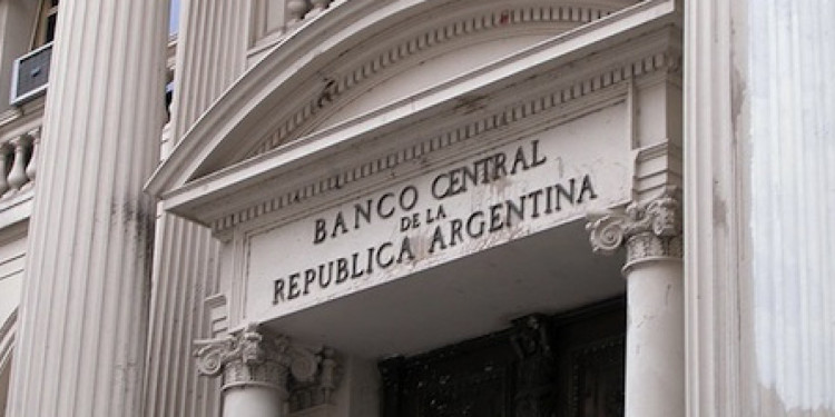 El Banco Central simplifica el mercado cambiario y elimina normas remanentes del cepo