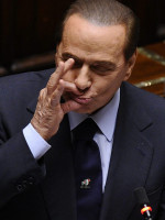Berlusconi será juzgado por prostitución de menores y abuso de funciones