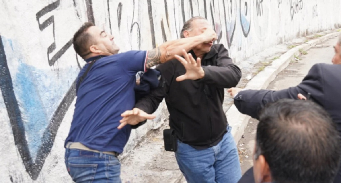 Brutal golpiza a Sergio Berni en una protesta por el chofer asesinado en La Matanza 