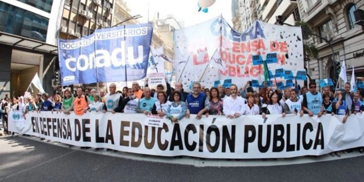 Este viernes se realiza un paro nacional universitario