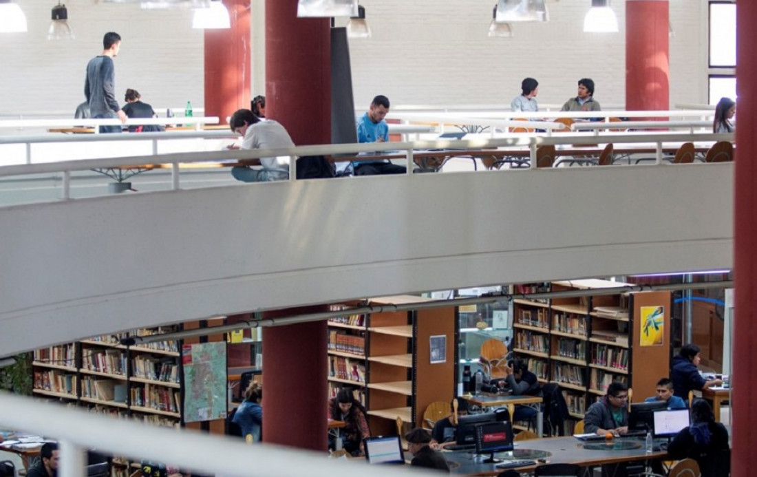 "Abierto por fútbol": partidos en vivo, presentación de libros y sorteos en las bibliotecas de la UNCUYO