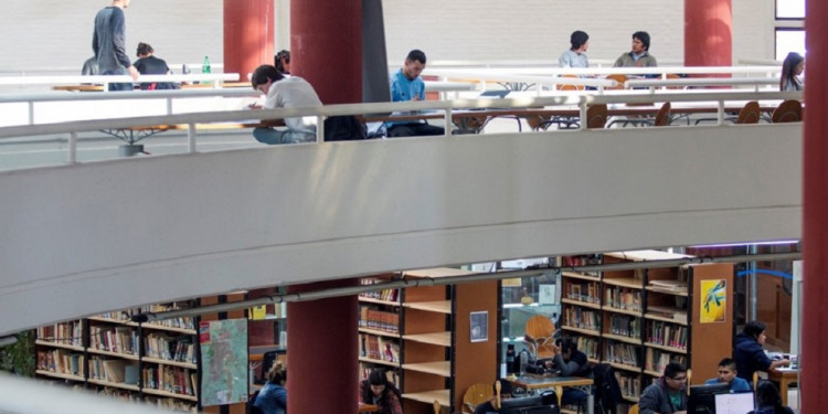 "Abierto por fútbol": partidos en vivo, presentación de libros y sorteos en las bibliotecas de la UNCUYO