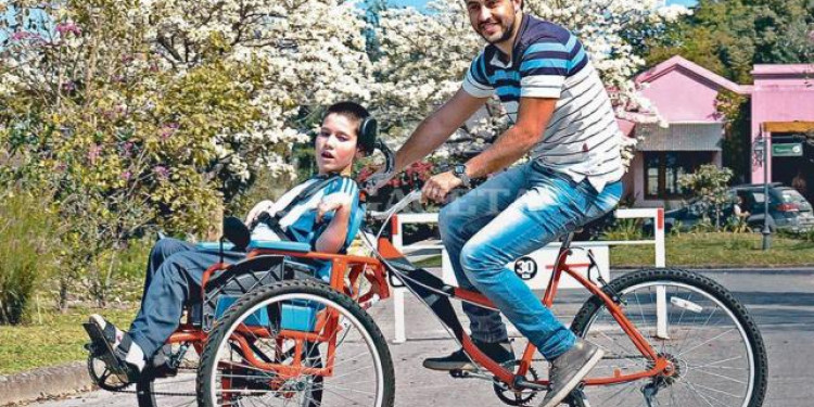 Diego Blas inventó una bicicleta terapéutica