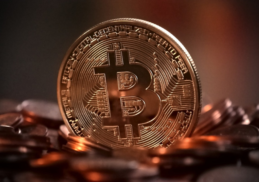 El bitcoin marca otro récord y se acerca a los USD 10 000