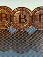 ¿Pone el bitcoin en crisis a gobiernos y bancos?