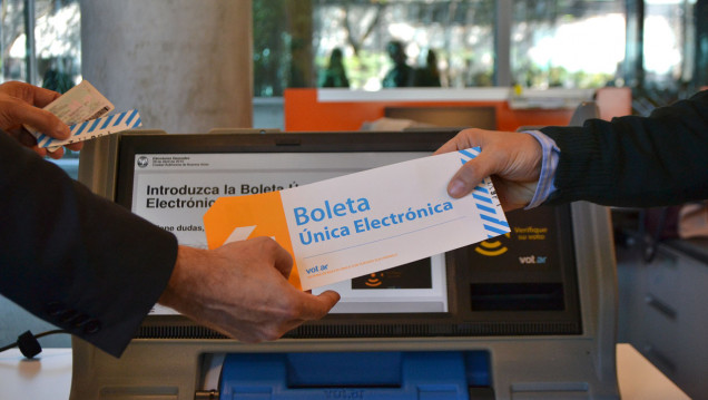 imagen Descartan de plano la boleta electrónica para octubre