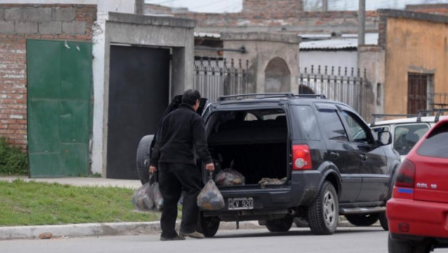 imagen Alperovich reconoció que se entregaron bolsones de alimentos