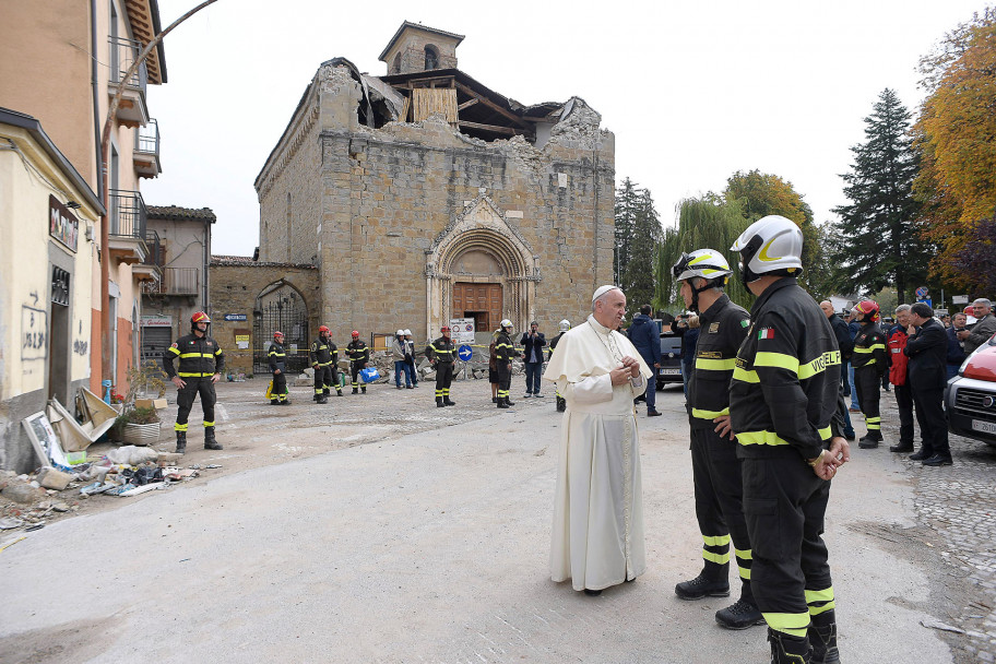 imagen Francisco apoyó a los sobrevivientes del terremoto en Amatrice 