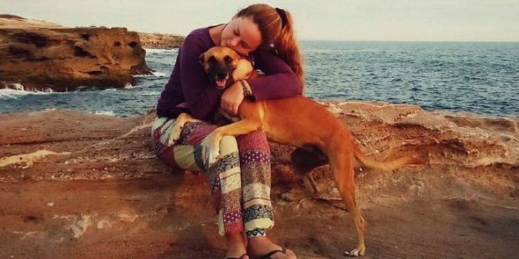 Boni, la perra que viajó desde el Ecuador para reencontrarse con su dueña