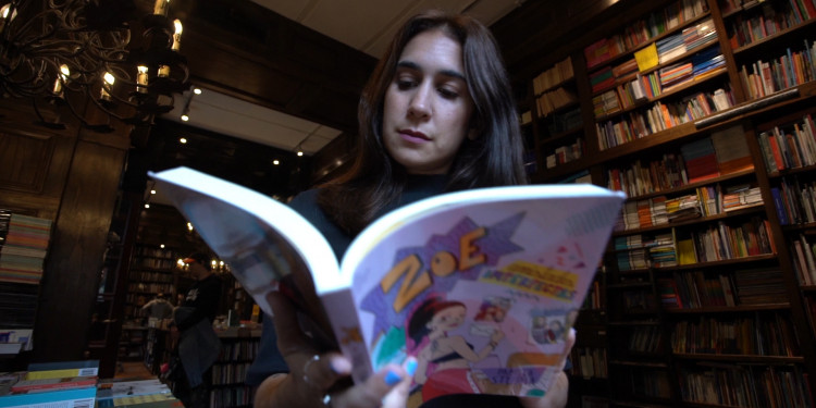 De la pantalla al papel: jóvenes que recomiendan libros y se convierten en escritores