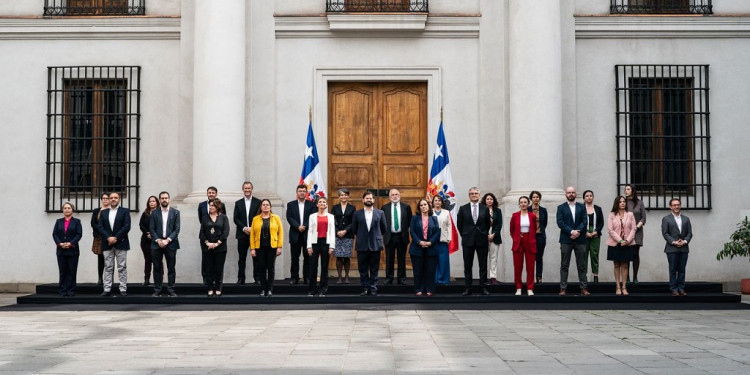 Chile tras el "rechazo" a la nueva Constitución: Boric baraja de nuevo y rearma su gabinete