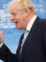 Boris Johnson empeoró y fue internado en terapia intensiva
