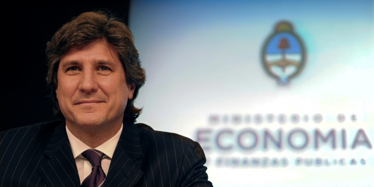 Procesan y embargan a Amado Boudou por la compra de 19 autos de lujo