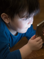 Cómo acordar con niños, niñas y adolescentes el uso de celulares y pantallas