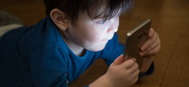 Cómo acordar con niños, niñas y adolescentes el uso de celulares y pantallas
