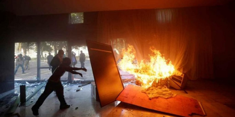 Temer envió Fuerzas Armadas para frenar disturbios en Brasil