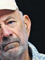 NORMAN BRISKI: "VIVIMOS UNA FALSA DEMOCRACIA"