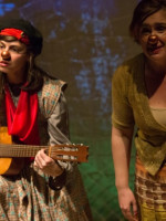 Las brujas hacen su magia en la Nave Universitaria