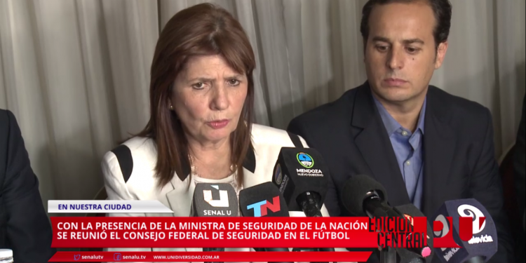 Seguridad y fútbol: Bullrich visitó Mendoza